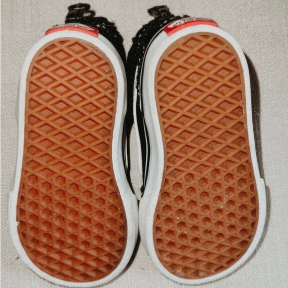 Vans- Blavk and white hi top - Picture 2 of 2